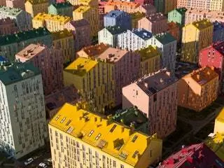Для этого архитекторы взяли за основу простые геометрические формы с плоскими фасадами, в которых их избегали…