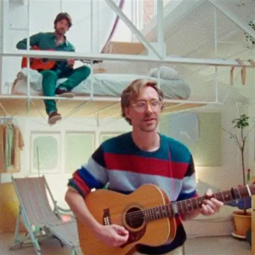 ФОНОВАЯ МУЗЫКА Дом последнего видео Kings of Convenience находится в Мадриде