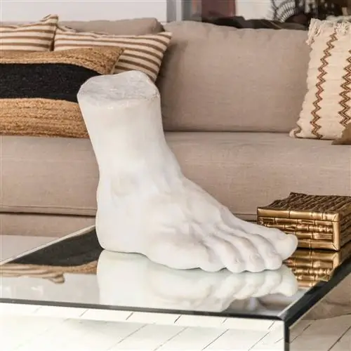 Гипсовая скульптура стопы метиса