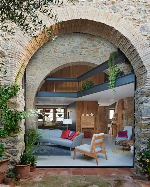 От PAJAR к сияющей архитектурной жемчужине в L'EMPORDÀ