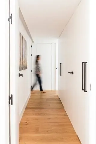 На первоначальном этаже было много коридоров, которые блокировали проход света. Эти пространства были сокращены до минимума с…