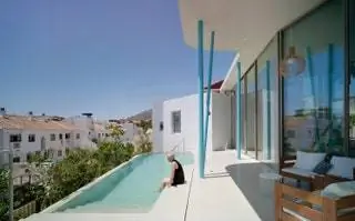 Casa Dos Lenguajes с самого начала является предложением контрастных форм и значений пространств, где…