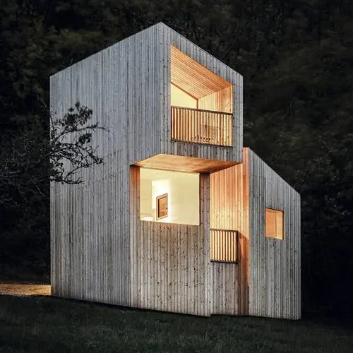 Одна из хижин Reiulf Ramstad Arkitekter во французском Эльзасе Одна из хижин Reiulf Ramstad Arkitekter во французском Эльзасе
