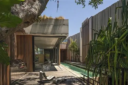 Крыльцо и бассейн Prairie Residence в Майами Крыльцо и бассейн Prairie Residence в Майами