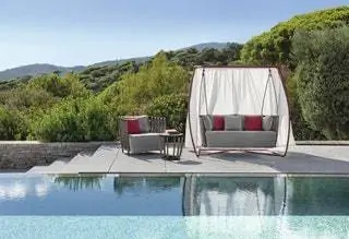 Диван идеально вписывается в коллекцию Swing, разработанную Патриком Норге, благодаря своей структуре, которая…