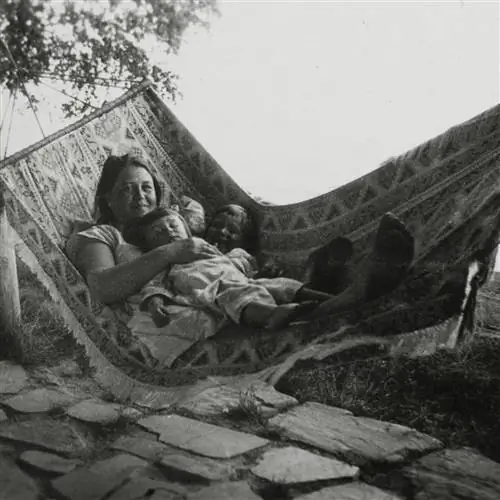 Айно с детьми