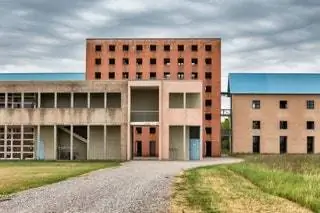 Его аргумент предохранял его на какое-то время от любой ассимиляции, но его преждевременное исчезновение в результате несчастного случая…