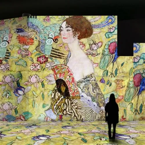 Самый известный поцелуй в искусстве прибывает в Валенсию