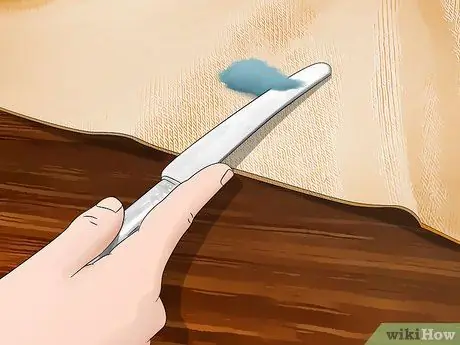Удаление липких веществ с ткани Шаг 2