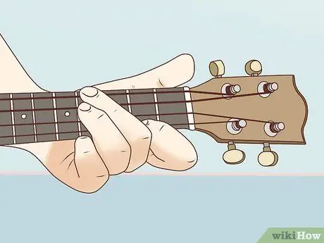 Сыграйте аккорд ми на укулеле Step 7