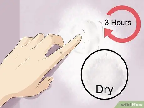 Ремонт дыр в гипсокартоне с помощью Spackle Step 12