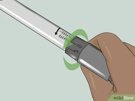 Используйте динамометрический ключ Шаг 3