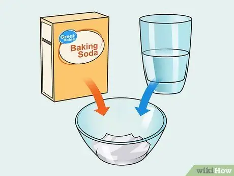 Очистите клеммы аккумулятора Шаг 12