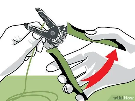 Зачистка провода Шаг 4 Зачистка провода Шаг 4