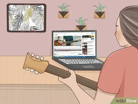 Прочтите вкладки Fingerpicking, шаг 13