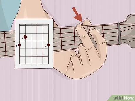 Прочтите вкладки Fingerpicking, шаг 5