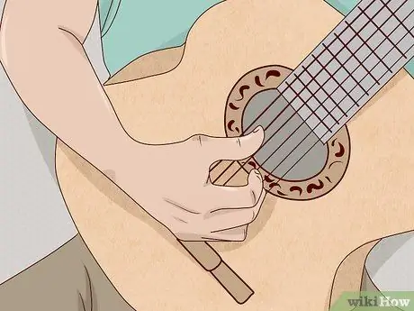 Прочтите вкладки Fingerpicking, шаг 7