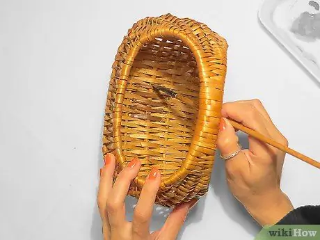 Подарите новую жизнь выцветшей плетеной корзине Шаг 6