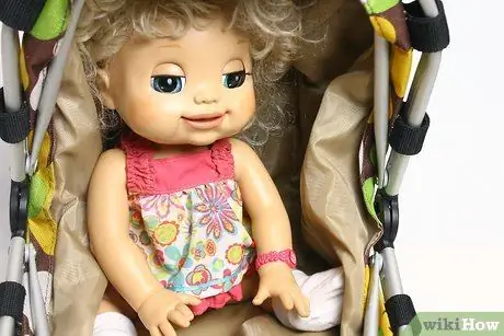 Ухаживайте за куклой, как за живым существом Шаг 10