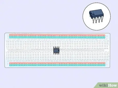 Постройте цепь мигающего света, используя базовые компоненты Шаг 4