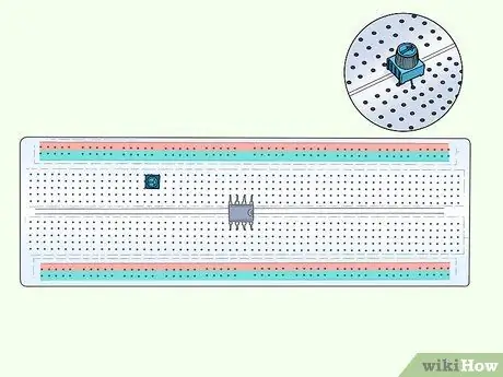 Постройте цепь мигающего света, используя базовые компоненты Шаг 5