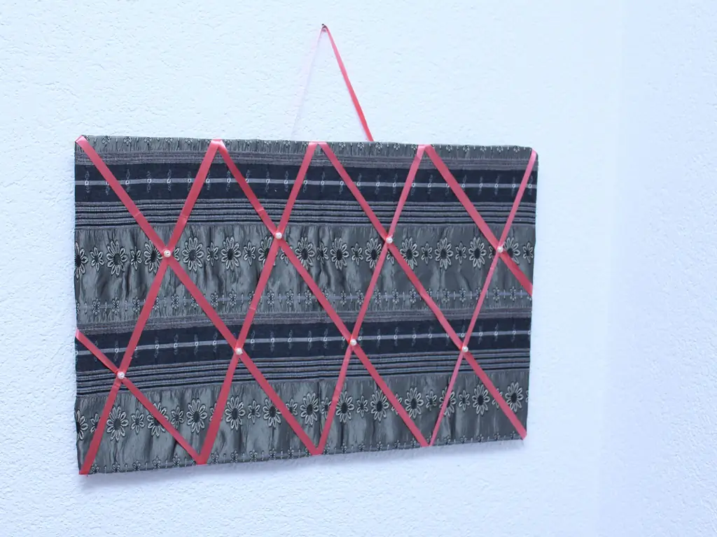 Как сделать доску для заметок из шелка: 9 шагов (с картинками)