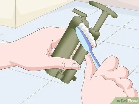 Очистите фильтр для воды Шаг 10