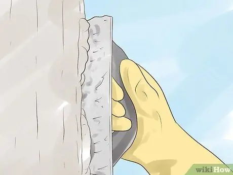 Установите керамическую плитку на стену Шаг 7