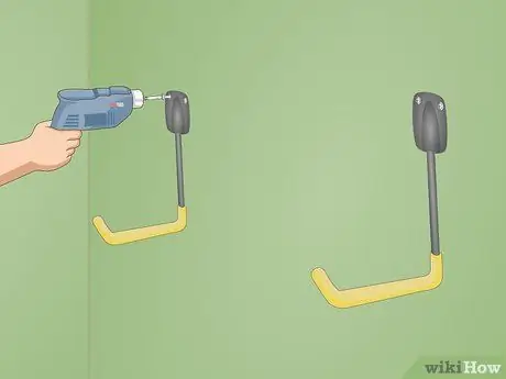 Повесьте лестницу на стену Шаг 14