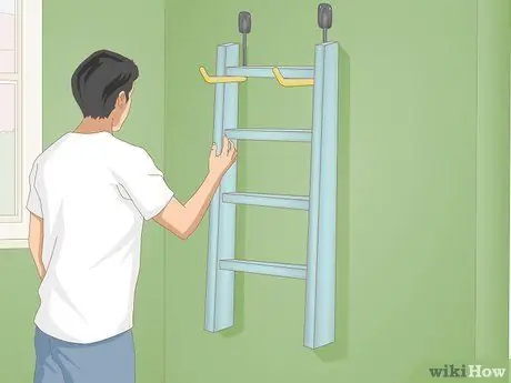 Повесить лестницу на стену Шаг 16