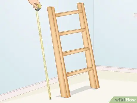 Повесьте лестницу на стену Шаг 2