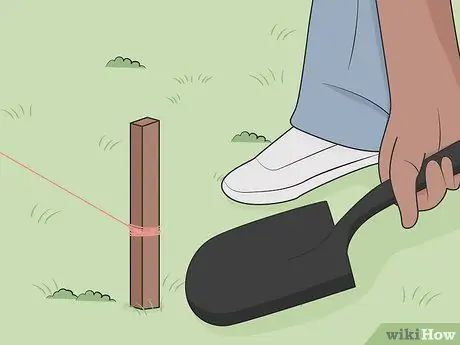 Выровняйте площадку под бетонную плиту Шаг 7