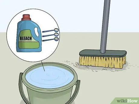 Нанесите краску Dyco Pool Deck Paint, шаг 2