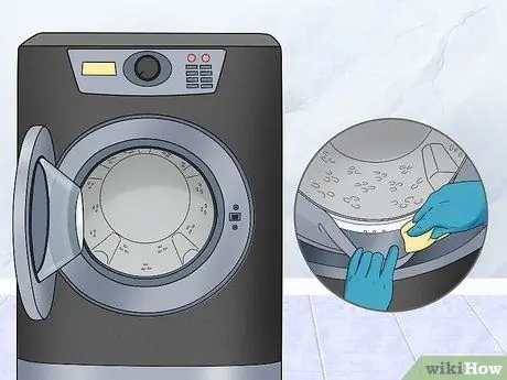 Что вызывает затхлый запах в одежде Шаг 10