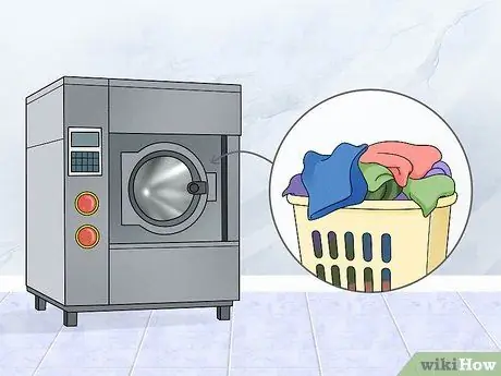 Что вызывает затхлый запах в одежде Шаг 12