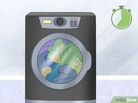 Что вызывает затхлый запах в одежде Шаг 9