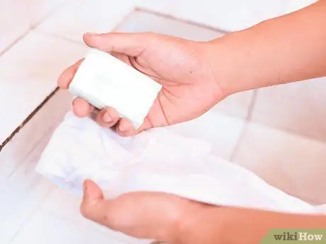 Удаление пятен от кондиционера для белья Шаг 2