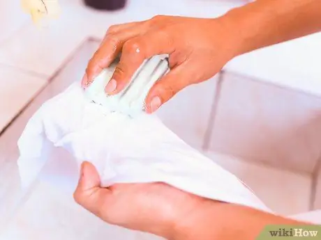 Удаление пятен от кондиционера для белья Шаг 3