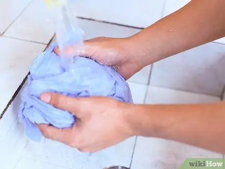 Удаление пятен от кондиционера для белья Шаг 6