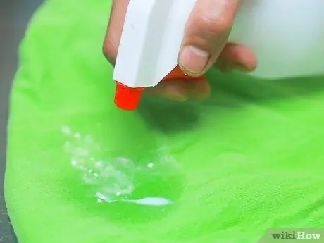 Удаление пятен от уплотнения с одежды Шаг 8