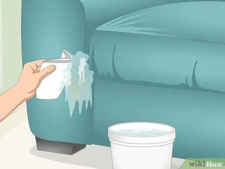 Очистите бархатный диван Шаг 6