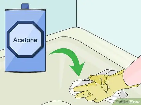 Очистка поверхностей ванной из стекловолокна Шаг 7