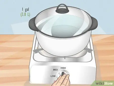 Очистите туалет с помощью мыла для посуды, шаг 2