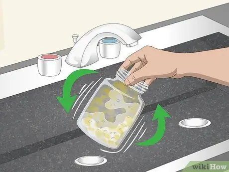 Очистите масляную бутылку Шаг 3