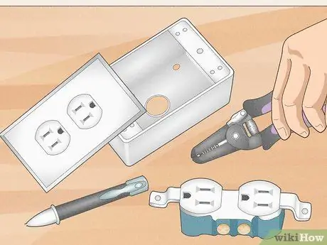 Добавление электрической розетки в стену Шаг 3