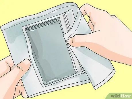 Сделайте теплый компресс Шаг 11