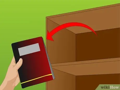 Прикрепите книжный шкаф к стене Шаг 8