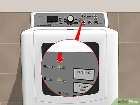 Уменьшите талию джинсов, шаг 12