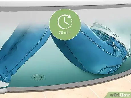 Уменьшите талию джинсов, шаг 7