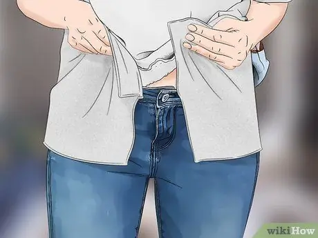 Уменьшите талию джинсов. Шаг 8